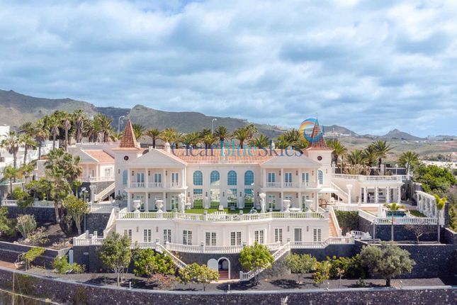Villa for sale in San Eugenio Alto, Tenerife, Spain