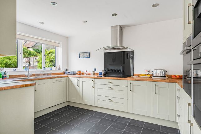 11, Linacre Crescent, Gloucestershire photo 4
