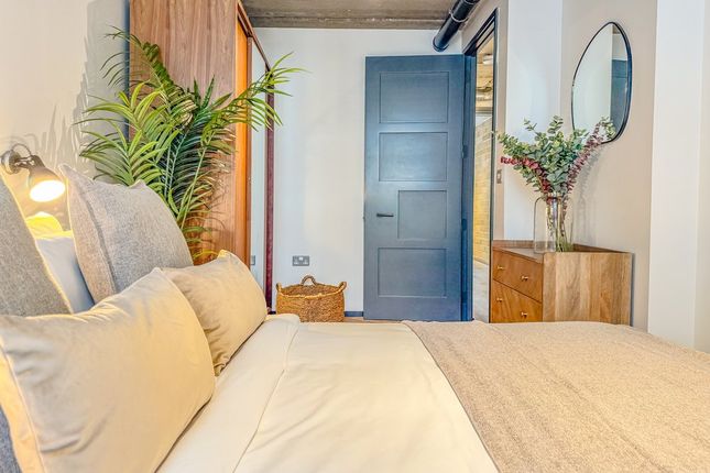 Flat to rent in Patriot Square, London