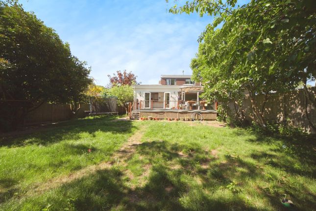 27, Humberstone Close, Luton photo 2