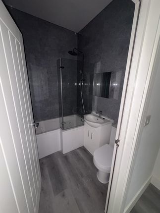 Flat 7, 277c Green Street, London photo 4