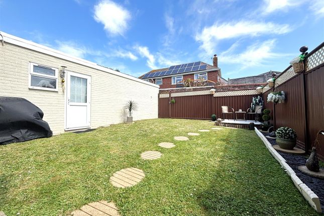 4, Lindens Close, Weymouth photo 2