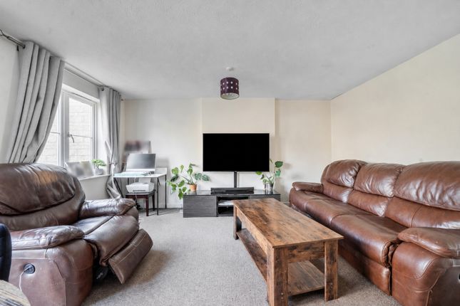 3, Knolles Drive, Faringdon photo 2