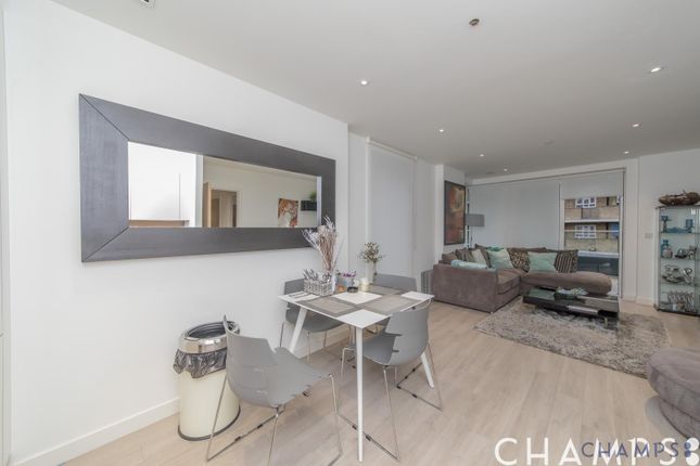 Flat for sale in Devan Grove, London