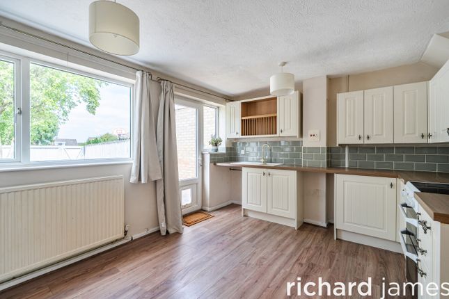 17, Aspen Close, Royal Wootton Bassett photo 3