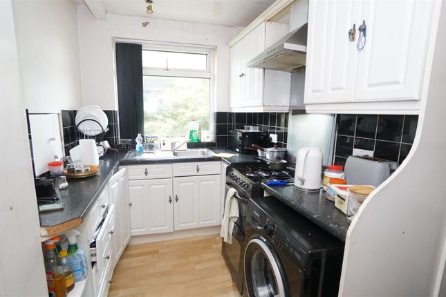 67, Lodore Road, Bradford photo 4