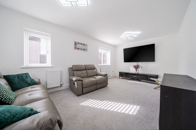 61 Apple Tree Close, Taunton photo 2