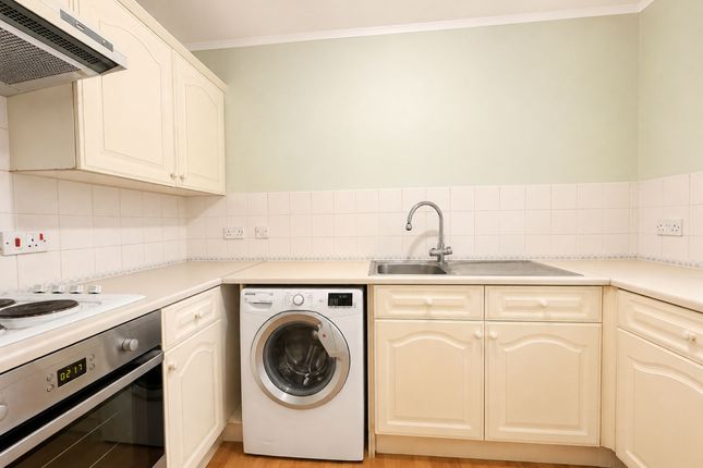 125 Roebuck Court, Didcot photo 3