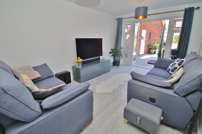 36, Admiralty Crescent, Havant photo 4