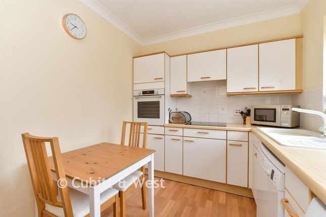 2-bed flat on Ashfields, Alma Road, Reigate, £250,000