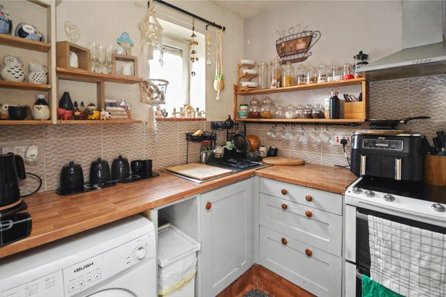 27, Newhall Green, Leeds photo 5