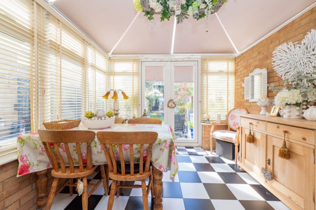5, Esher Avenue, Sutton photo 4