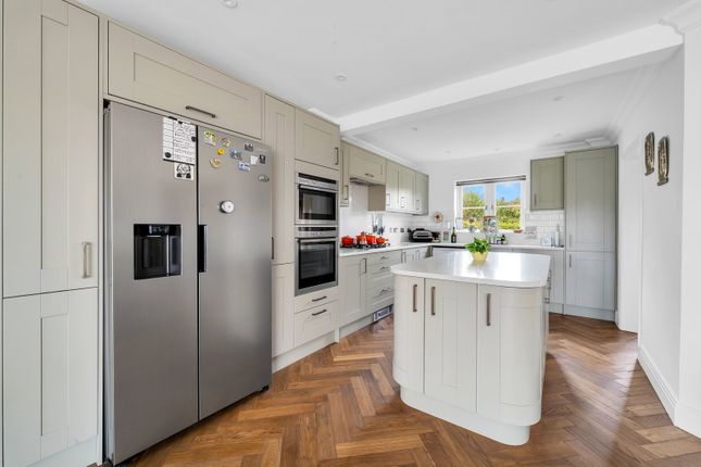 9, Summer Close, West Byfleet photo 3