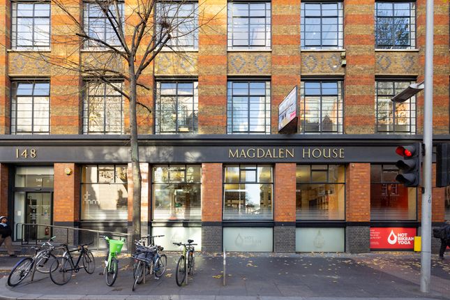Office to let in Tooley Street, London
