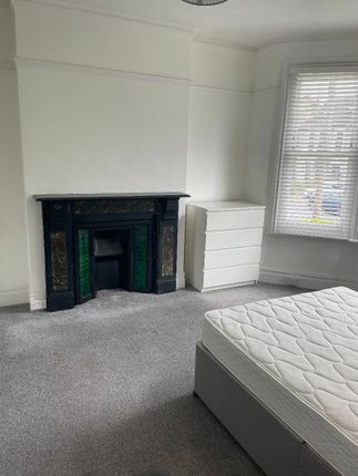 Room to rent in Double Room, Avondale Road, South Croydon