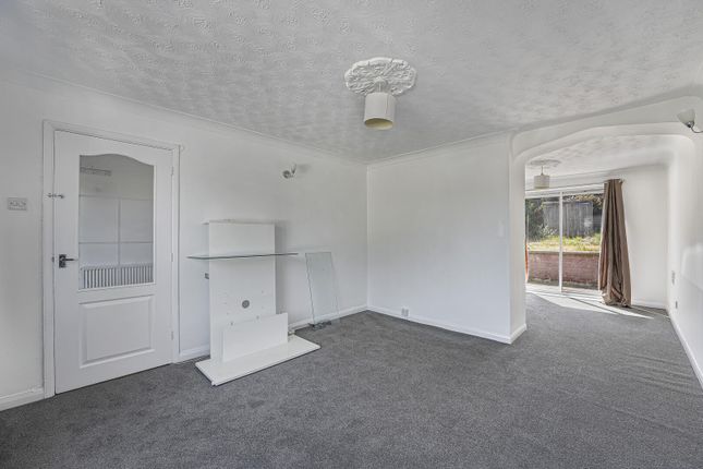 4, Cairns Close, Dartford photo 3