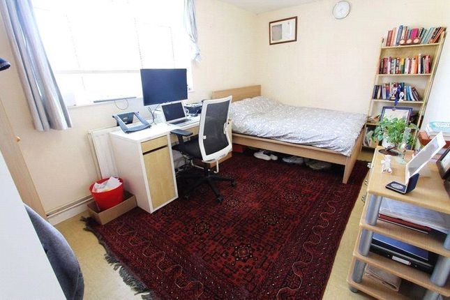 128, Audley Court, Northolt photo 5