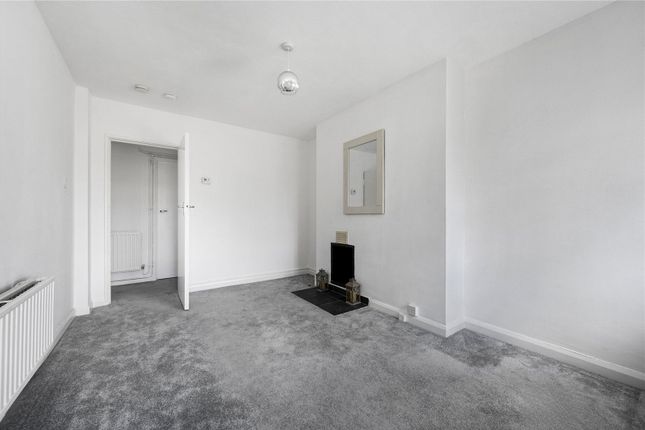 Flat 18, Halliwell Court, Barry Road, London photo 3