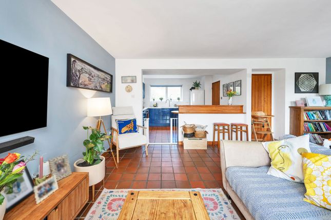 6 Grove Gardens, Ely photo 2