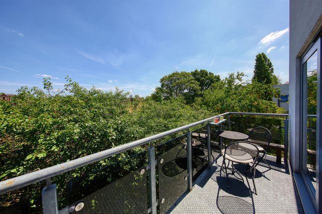 St. Georges Grove, London SW17 photo 4