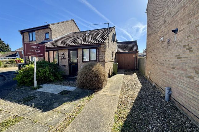 2-bed house on 6, Sandstone Way, Roydon, £190,000
