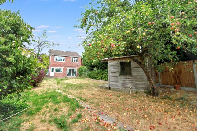 16 Lyndhurst Rise, Chigwell photo 4