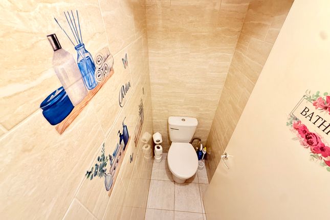 Flat 36 Cam Court, Bibury Close, London photo 2