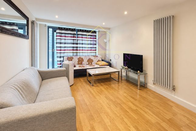 Flat 136 41, Millharbour, Greater London photo 3