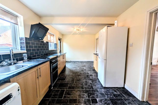 87, Darwin Road, Walsall photo 4