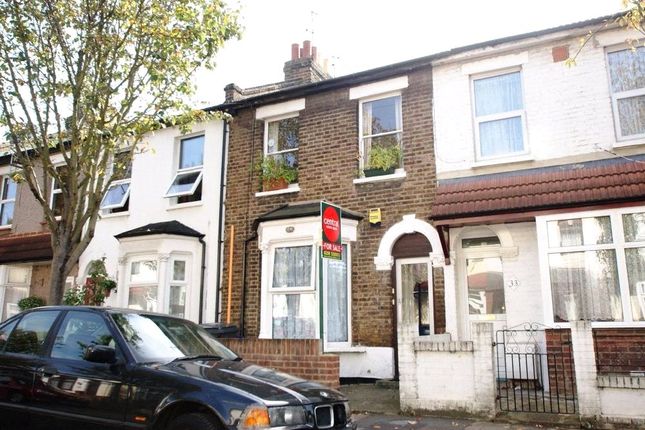 Flat to rent in Melford Road, Walthamstow, London