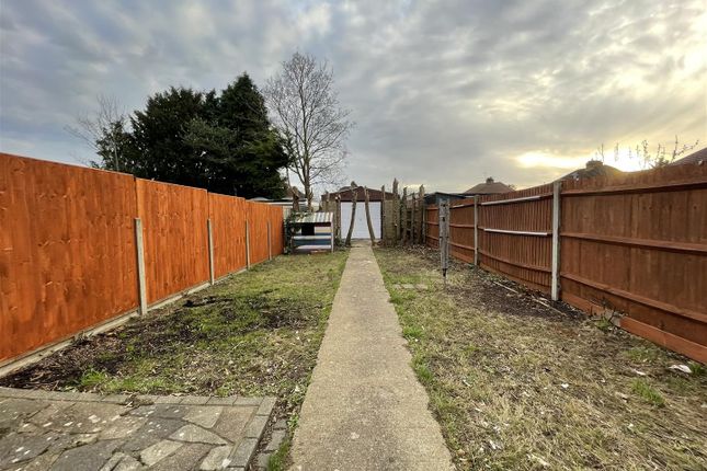 63, Harvey Road, Uxbridge photo 4