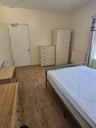 Room 2, 6, Kilvey Terrace, Swansea photo 3