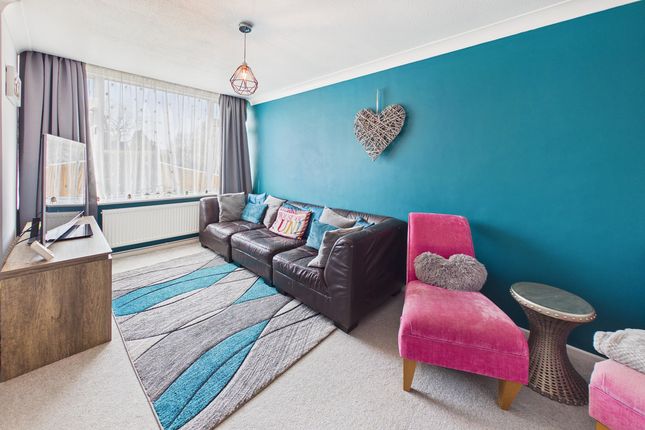 56, Aycliffe Drive, Hemel Hempstead photo 3