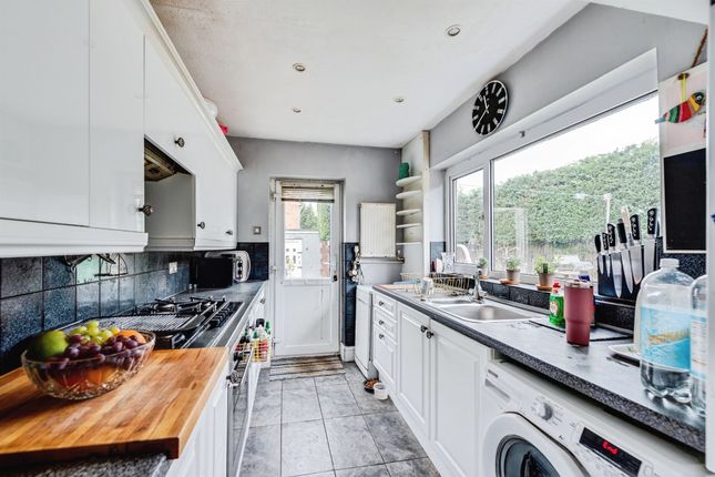 47, Thames Avenue, Swindon photo 3