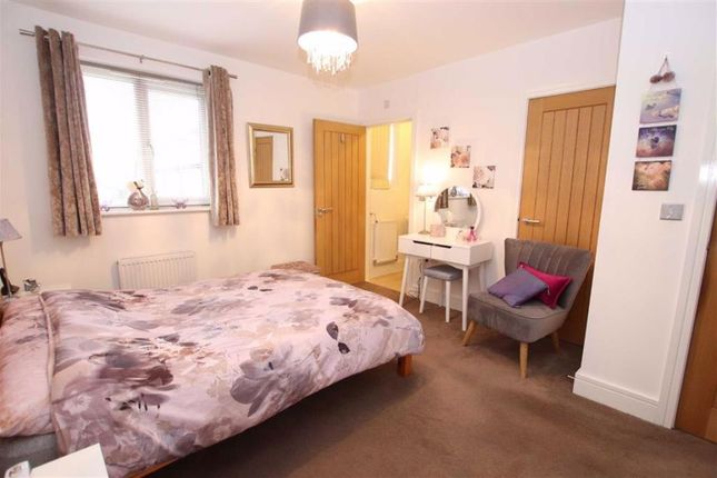 Meldrums Grove, Timperley photo 5