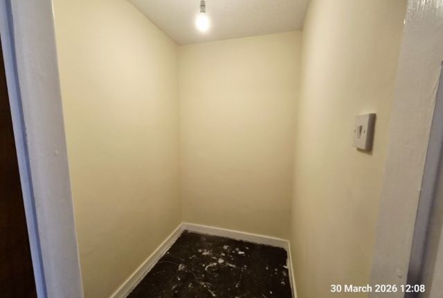 Flat, 2 Charterfield Drive, Kingswinford photo 3