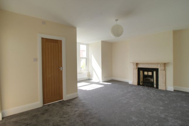 Flat 4, 36, Marius Road, London photo 3
