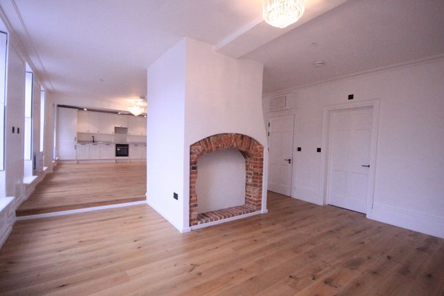 Thumbnail Studio to rent in Modern Studio Flat At Shenfield Road, Brentwood, Essex