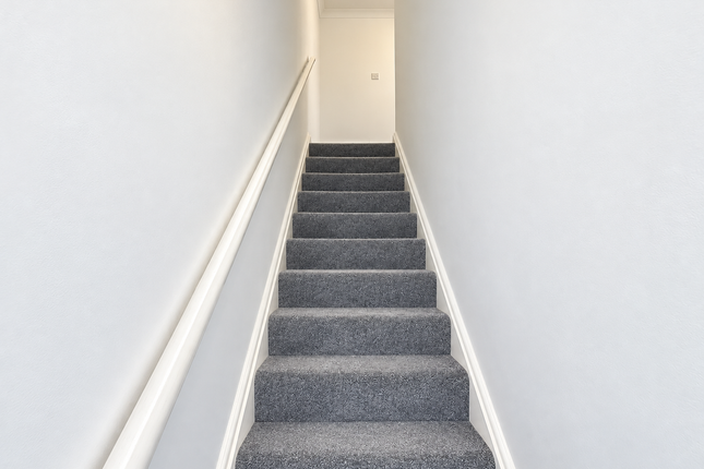 2A, Oakcroft Close, Pinner photo 2