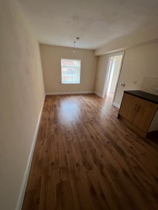 Bungalow to rent in Wharf Road, Pinxton, Nottingham