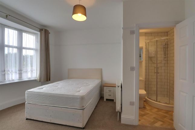 Room 6, 98, Upper Brighton Road, Lancing photo 4
