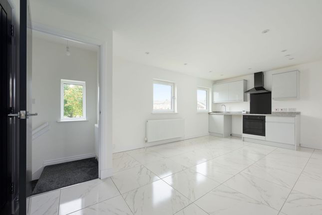 4 Hillview, Main Street, Cowdenbeath photo 2