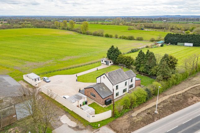 Farmhouse for sale in Winwick Lane, Croft