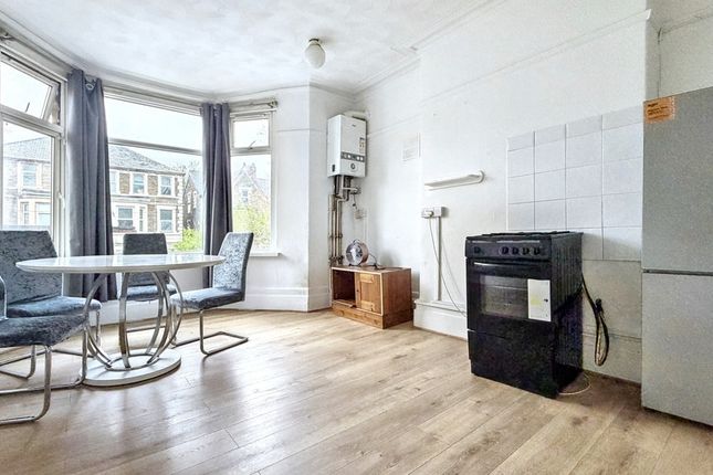Bright Bay-Window Living Room With Laminate Floori...