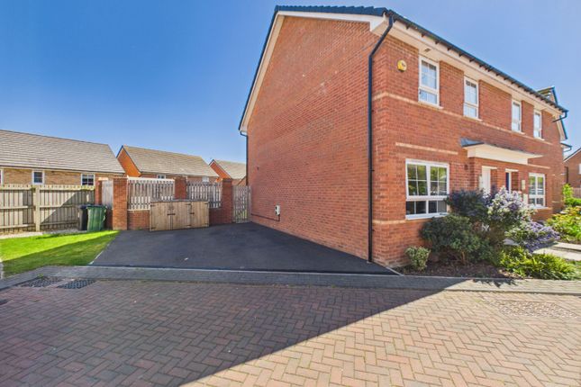 4, Whitecross Grove, Leeds photo 3