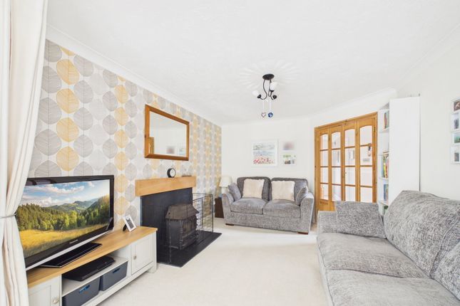 24, Trenouth Close, Liskeard photo 3