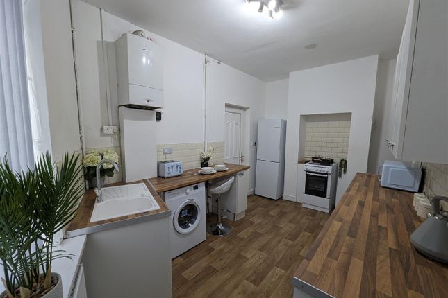 End terrace house to rent in Campbell Road, Stoke-On-Trent
