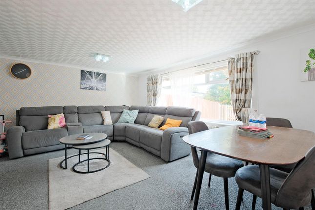 82, Glenhove Road, Cumbernauld photo 2