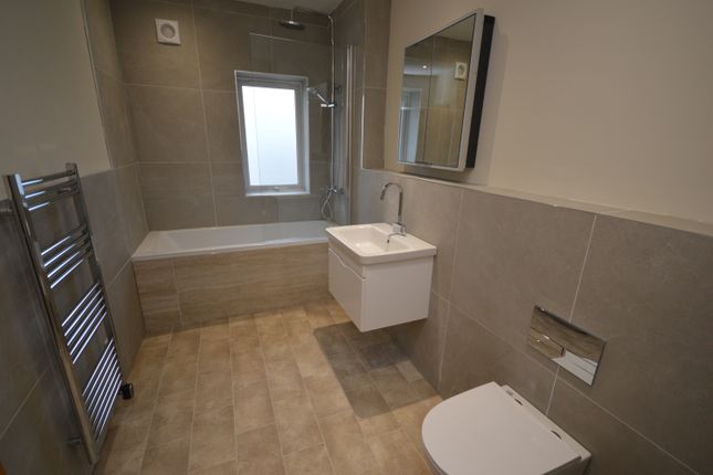 Flat 1, 20 Keyhaven Road, Lymington photo 5