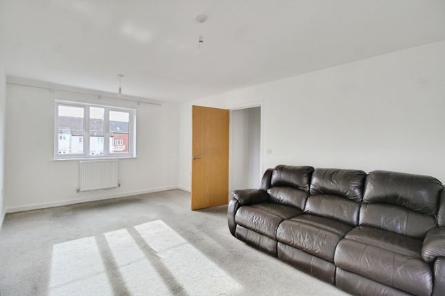 32 Vaughan Williams Way, Swindon photo 3